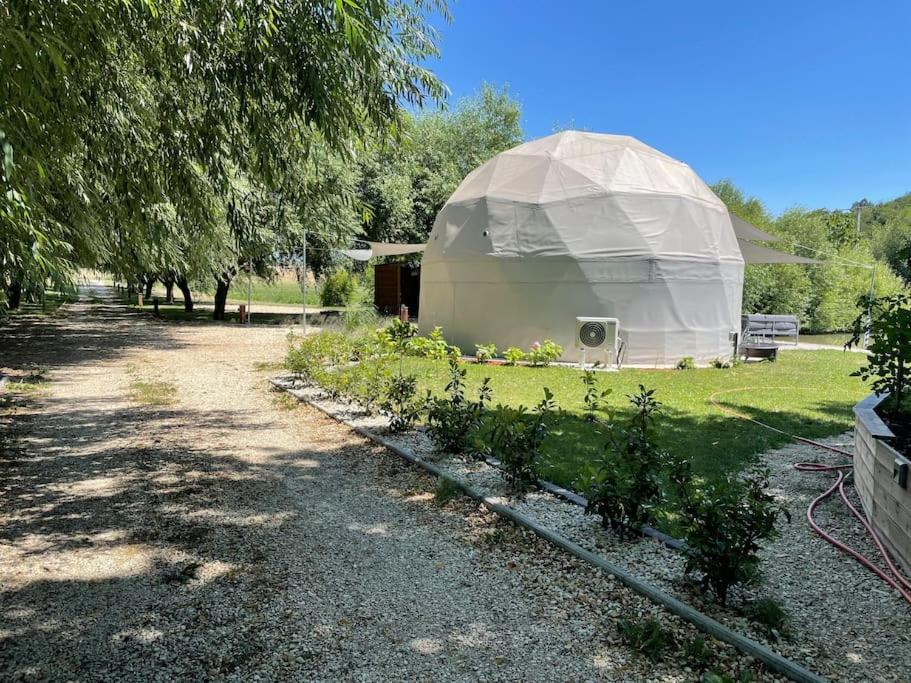 Domeglamping At Fishinglake Ságvár Esterno foto