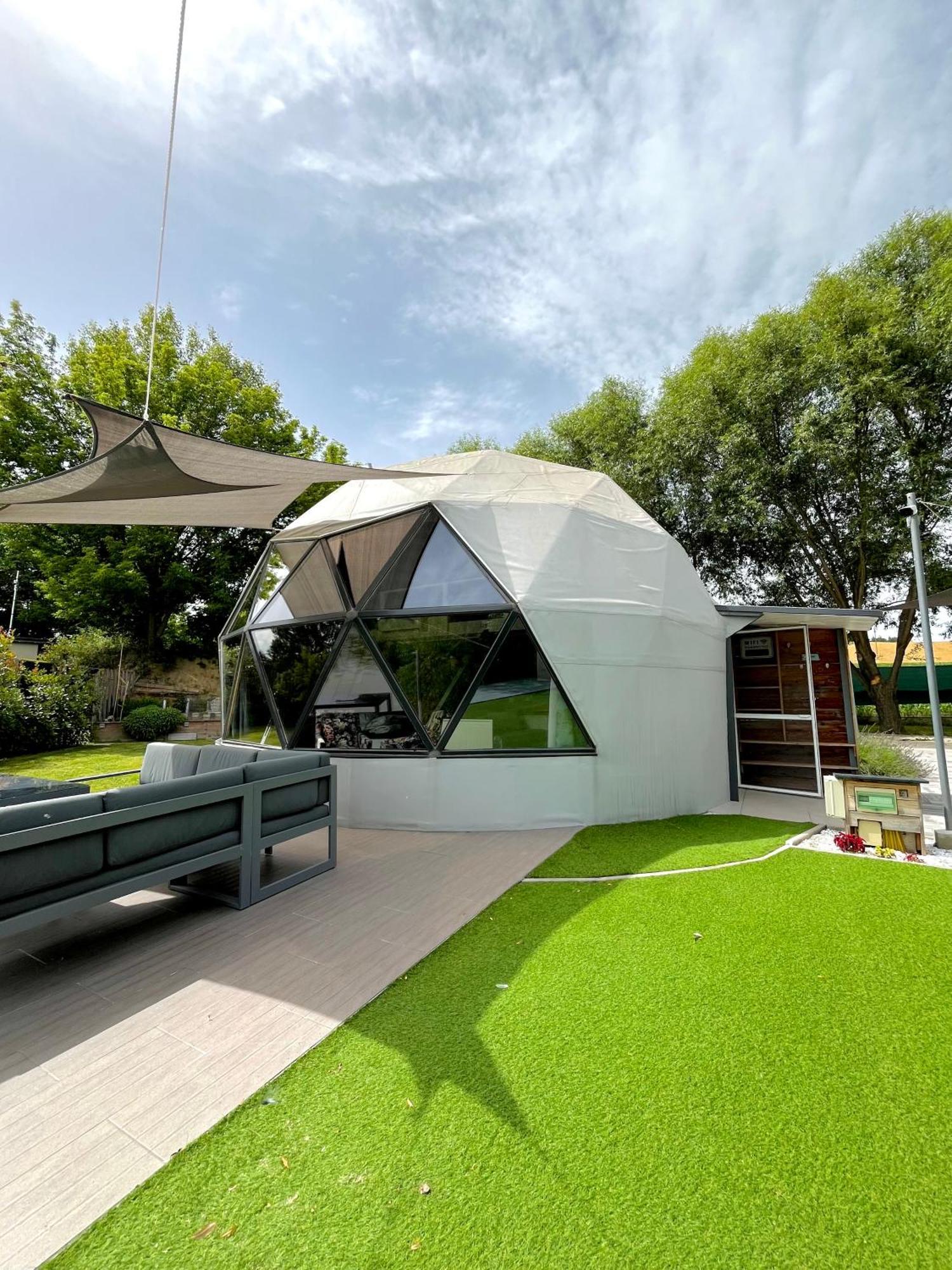Domeglamping At Fishinglake Ságvár Esterno foto